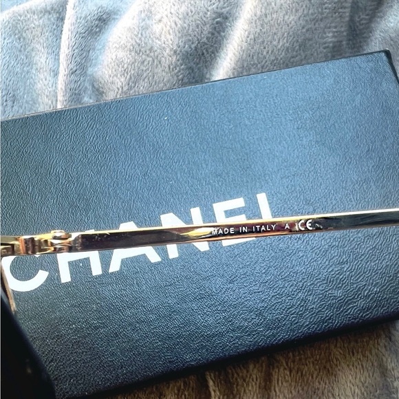 AUTHENTIC Gold frame Chanel sunglasses - Picture 3 of 7